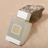 Frosted glass Velvet Musk Parfumspray met witte dop en gouden details